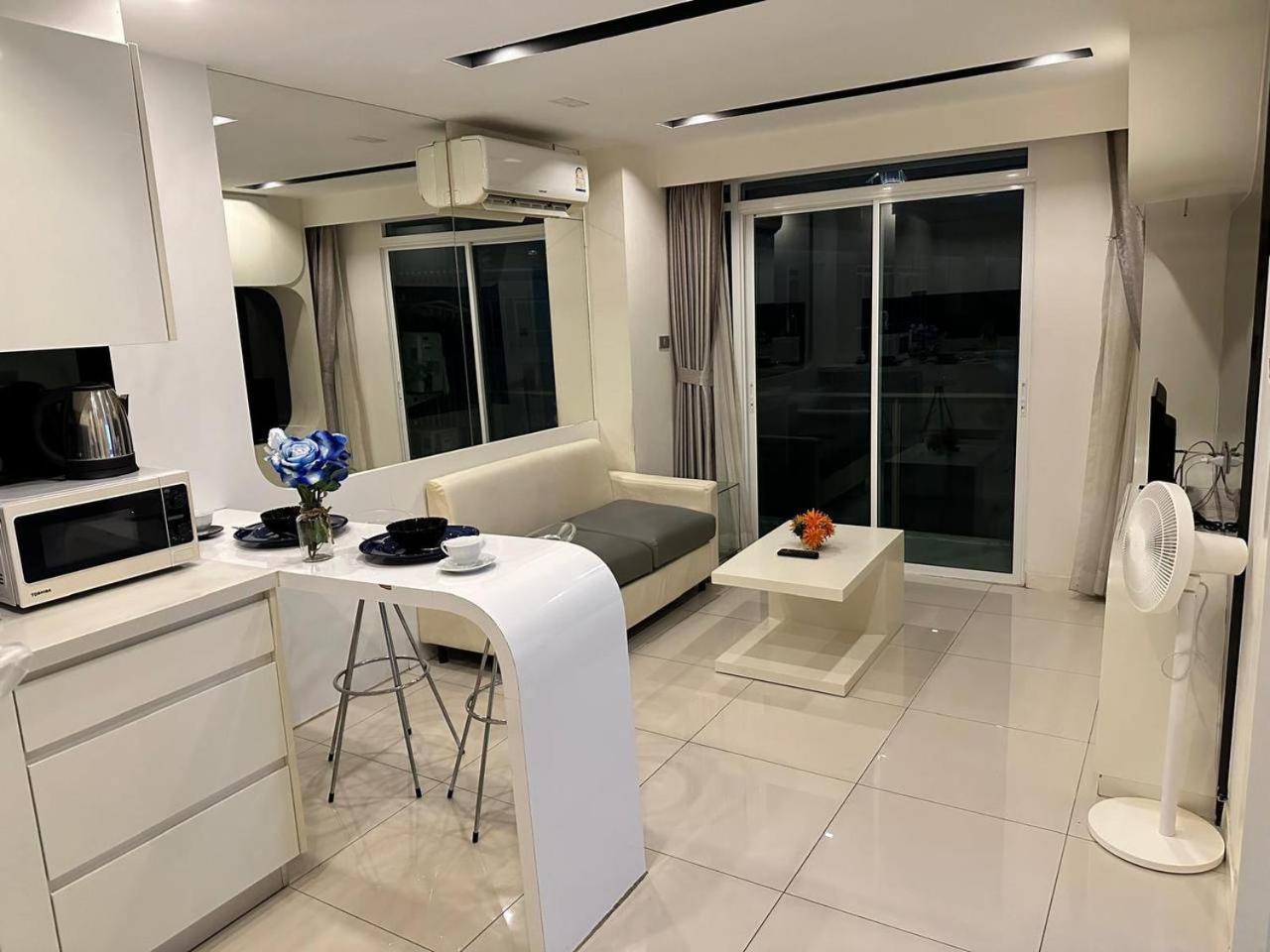 Center Apartment *